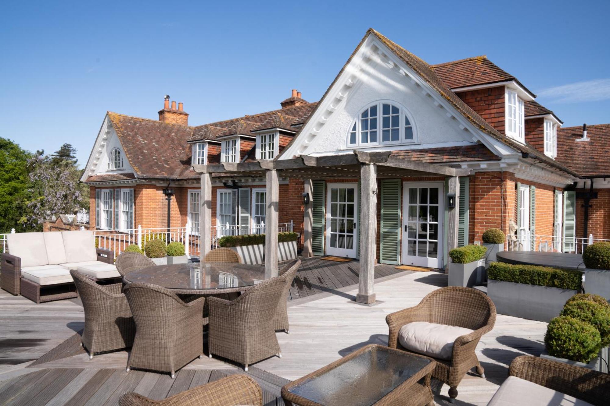 Chewton Glen Hotel - An Iconic Luxury Hotel New Milton Bagian luar foto