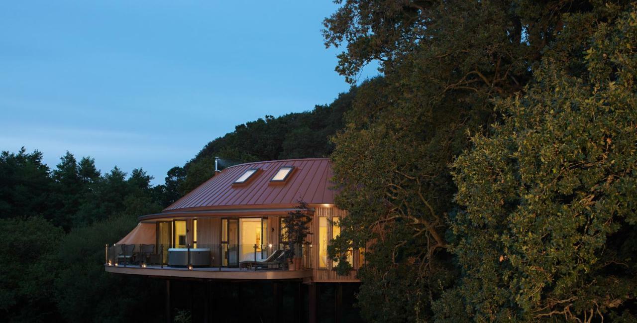 Chewton Glen Hotel - An Iconic Luxury Hotel New Milton Bagian luar foto