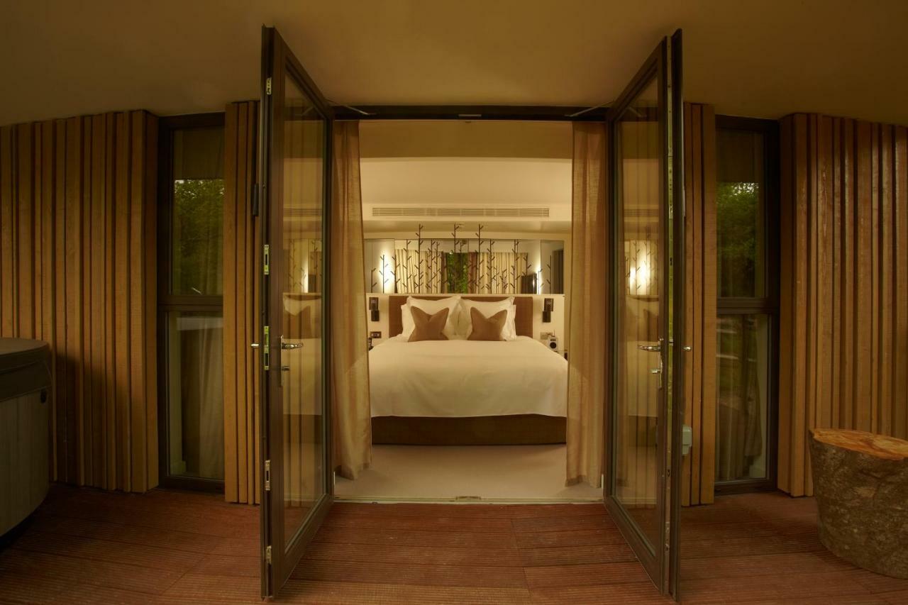 Chewton Glen Hotel - An Iconic Luxury Hotel New Milton Bagian luar foto