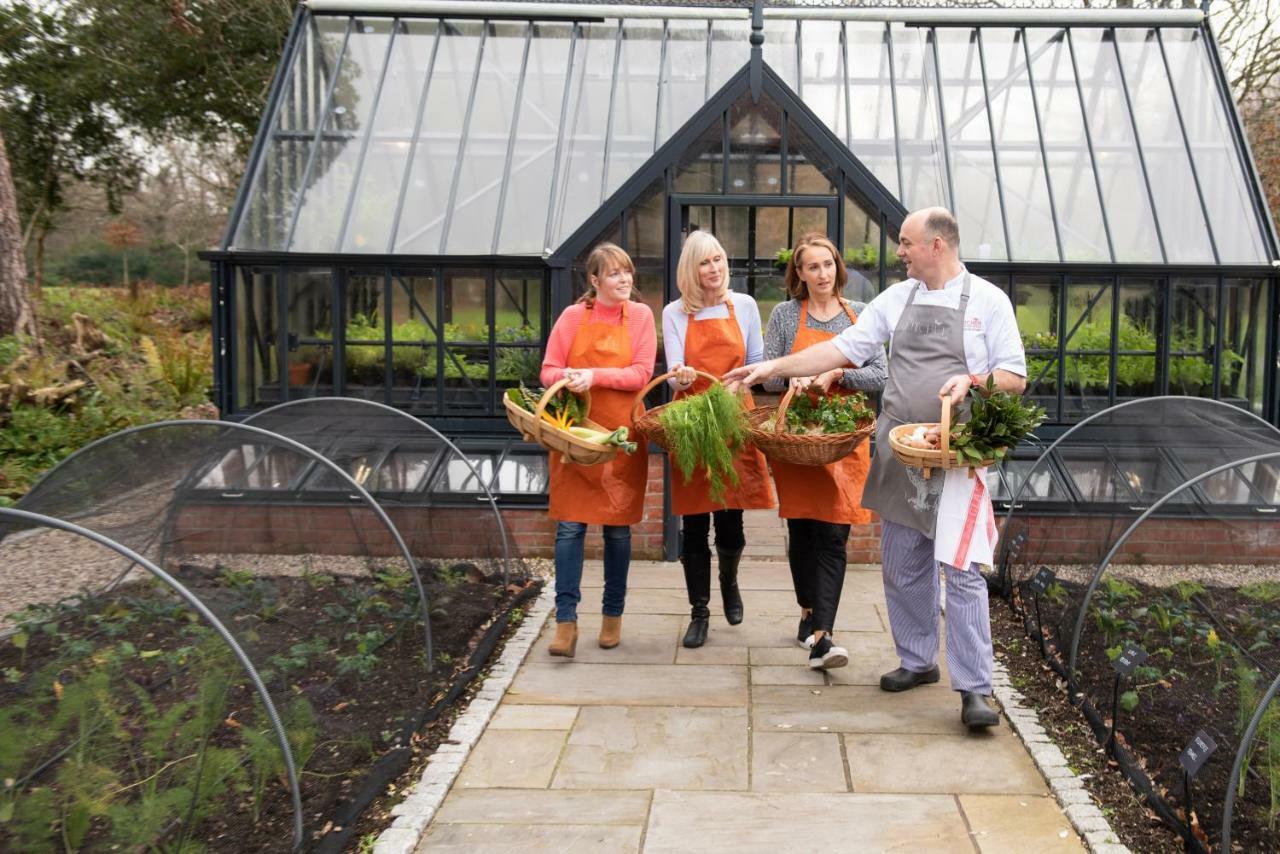 Chewton Glen Hotel - An Iconic Luxury Hotel New Milton Bagian luar foto