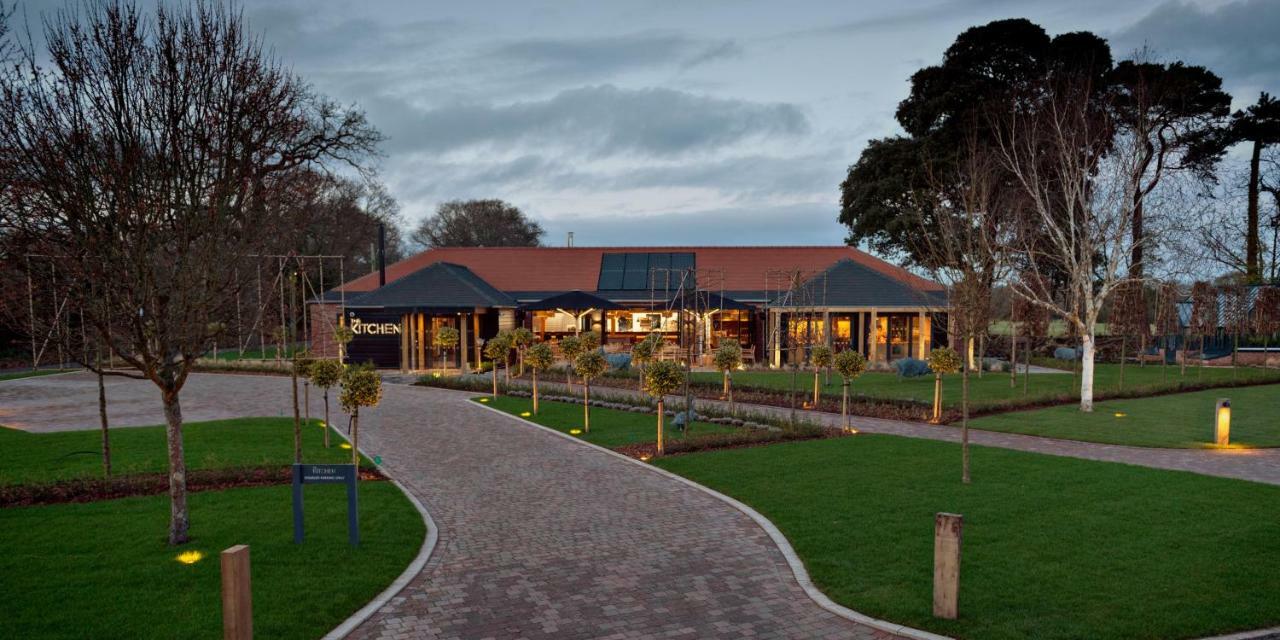 Chewton Glen Hotel - An Iconic Luxury Hotel New Milton Bagian luar foto